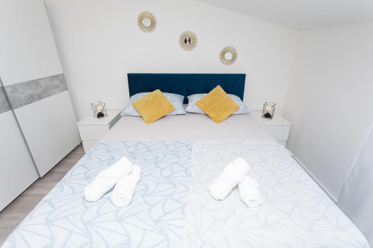 Apartment Gold Подстрана Екстериор снимка