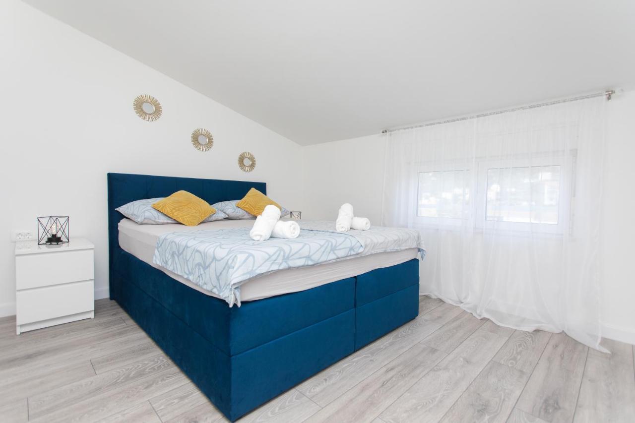 Apartment Gold Подстрана Екстериор снимка