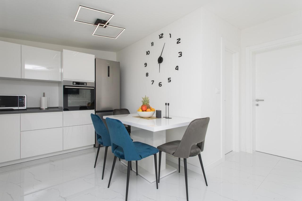 Apartment Gold Подстрана Екстериор снимка