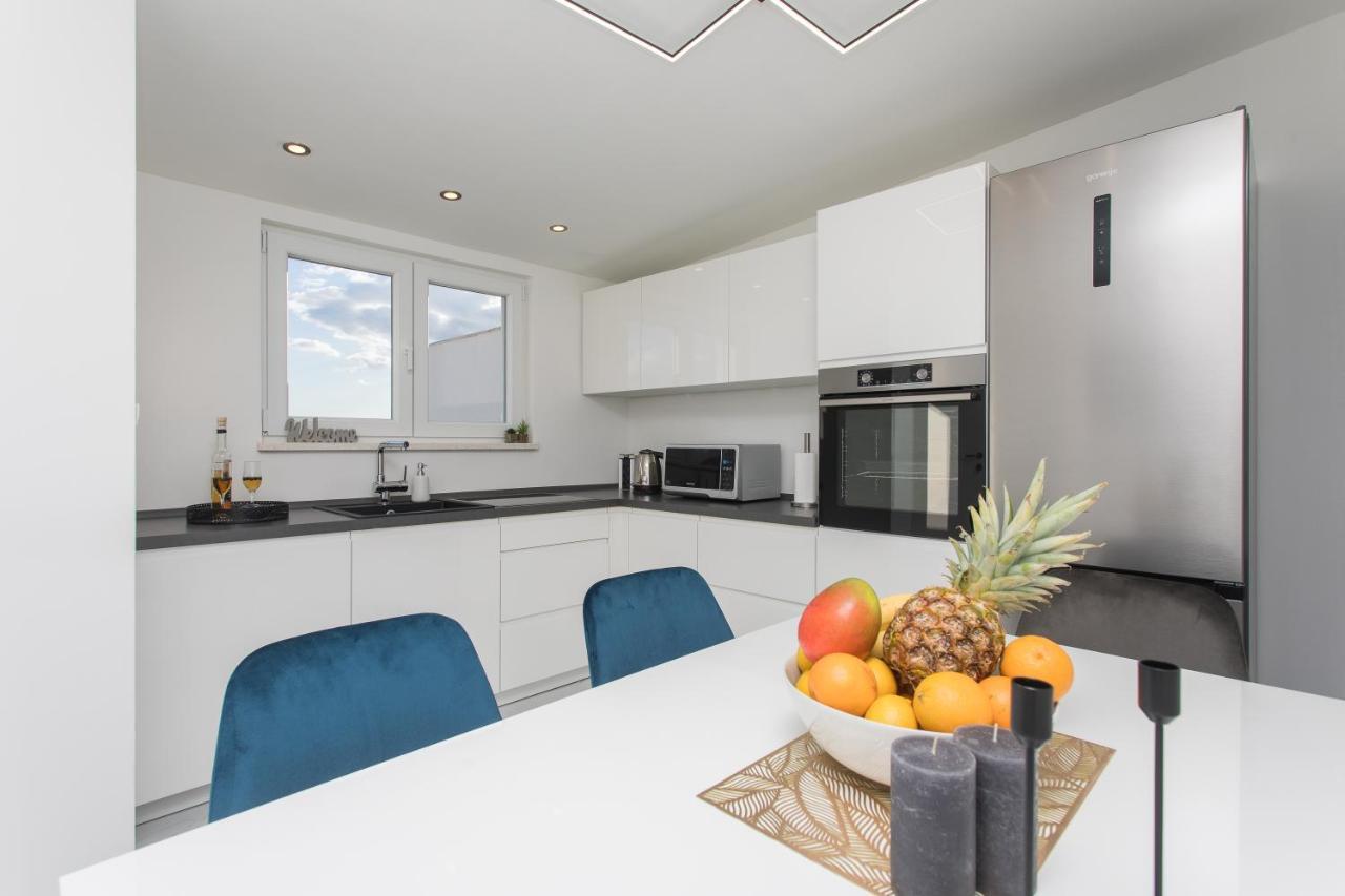 Apartment Gold Подстрана Екстериор снимка