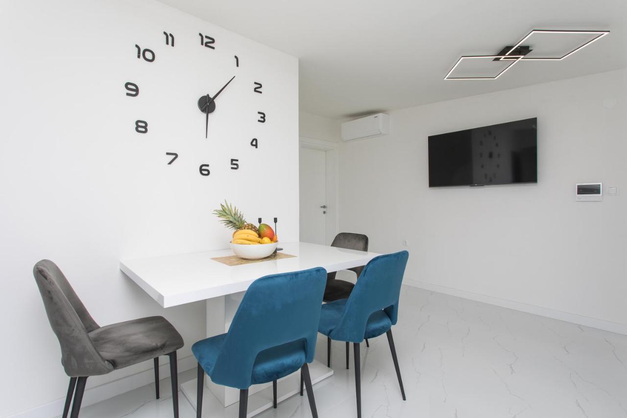 Apartment Gold Подстрана Екстериор снимка