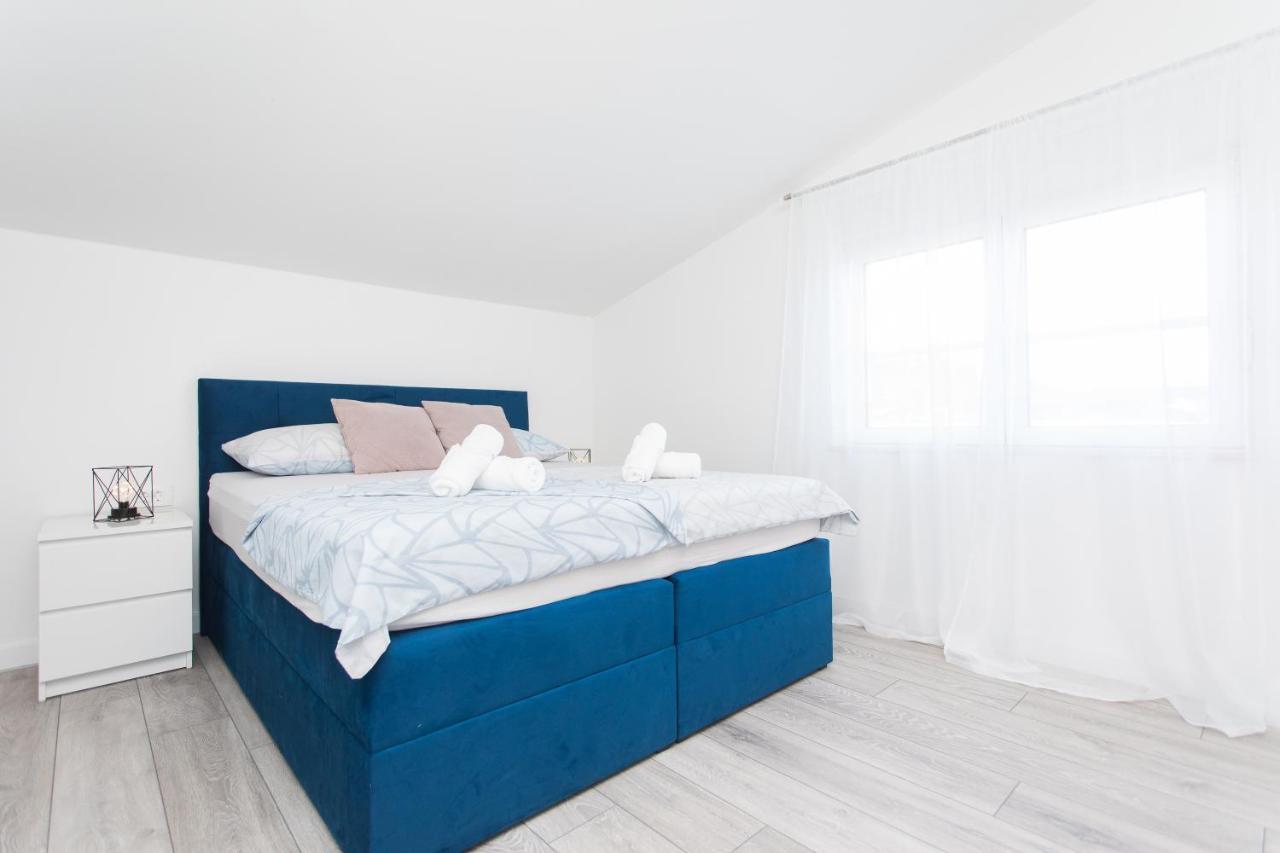 Apartment Gold Подстрана Екстериор снимка